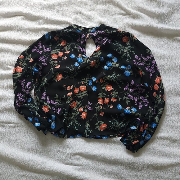 Versatile V-Neck Trapeze Top - Pre-Loved, Excellent Condition! - Picture 8 of 8